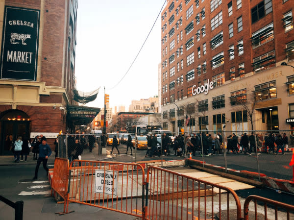 位於紐約第九大道跟 15 街的 Starbucks Reserve Roastery 典藏門市盛大開幕，地處 Chelsea Market 旁邊，對面就是 Google 紐約辦公室。圖／翁琬柔 提供
