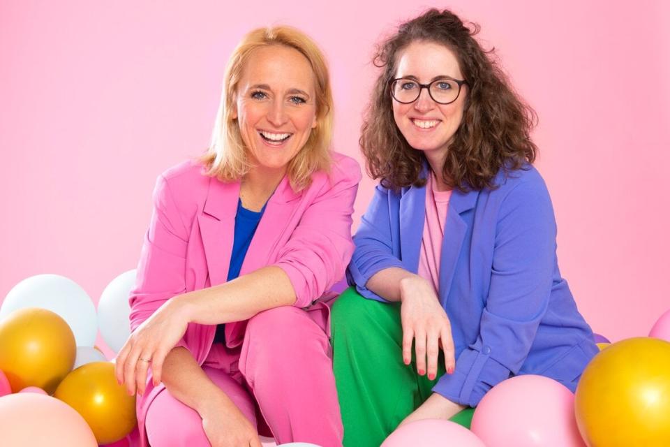 Plätzchen-Profis: Die Schwestern Daniela Sichting (l.) und Katharina Decker haben ein Startup für bunte Streuselmixe aufgebaut.  - Copyright: Super Streusel