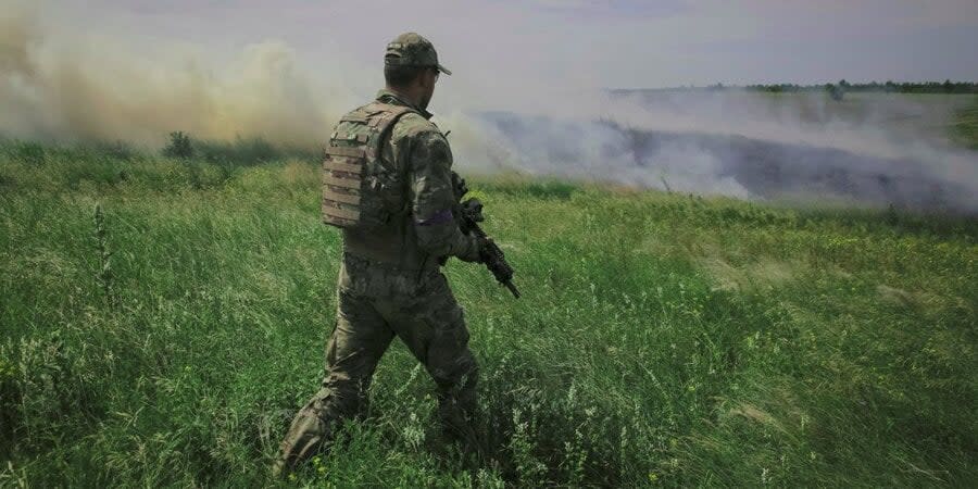 Ukrainian soldier near the liberated Neskuchny, June 13, 2023