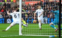 <p>Olivier Giroud puts Arsenal ahead</p>