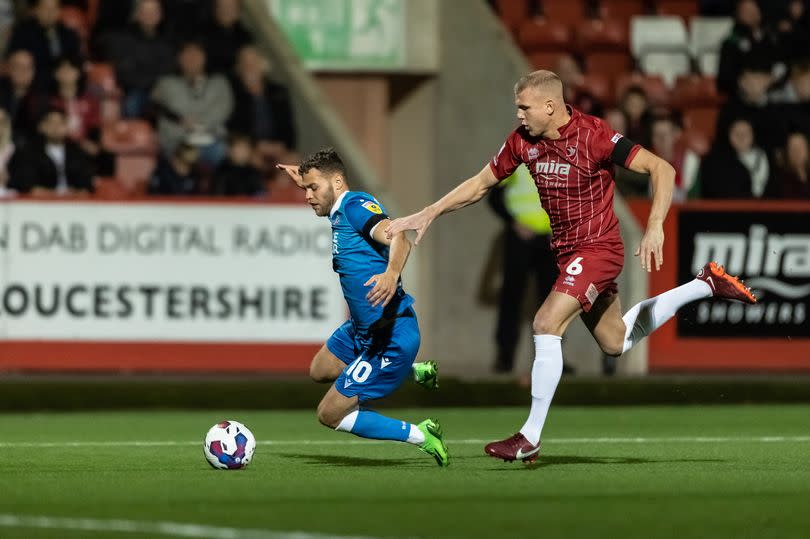 Lewis Freestone challenges Dion Charles