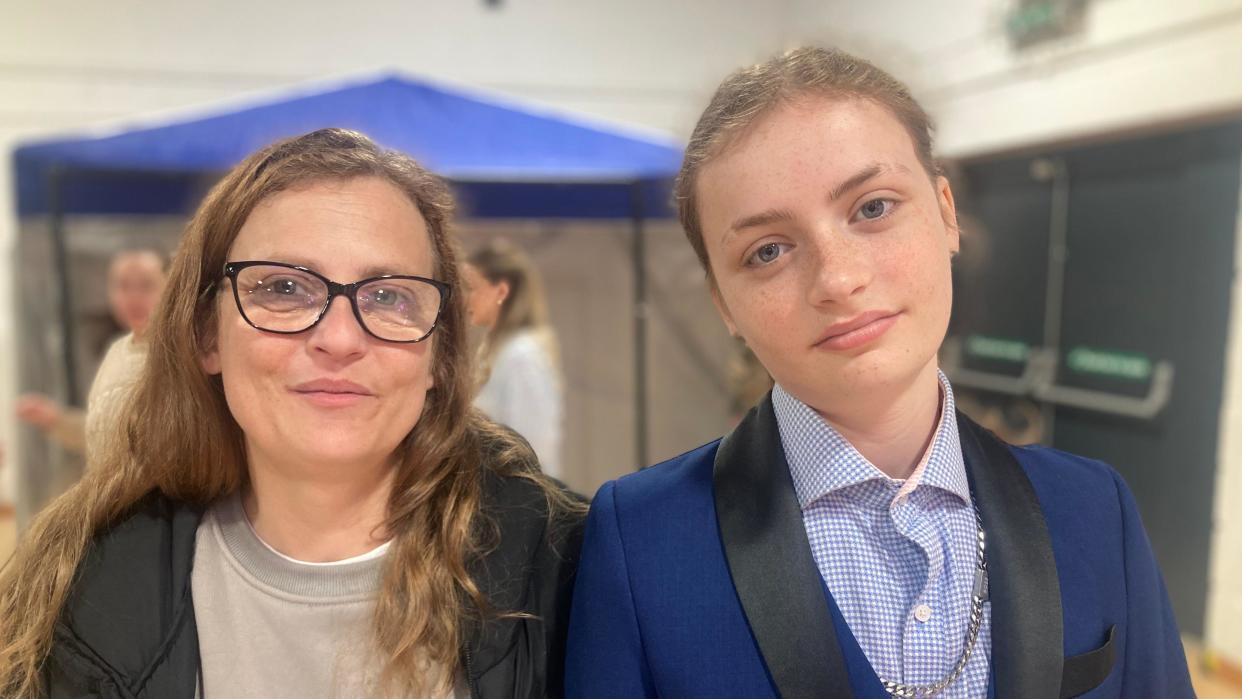 Gemma Beadle and daughter Freya at a prom outfit event in Harlow