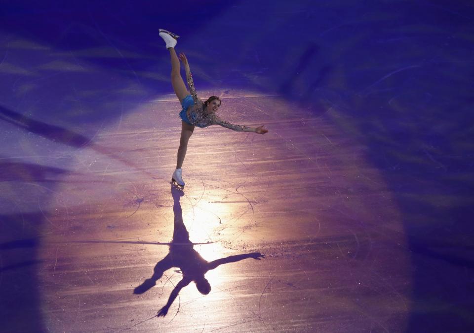 Italy's Carolina Kostner performs during the Figure Skating Gala Exhibition at the 2014 Sochi Winter Olympics February 22, 2014. REUTERS/David Gray (RUSSIA - Tags: SPORT FIGURE SKATING OLYMPICS TPX IMAGES OF THE DAY)