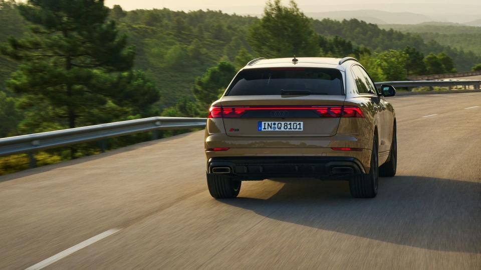 2024 audi q8 driving