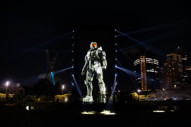  HALO Master Chief with Cortana Hologram - 12-Inch