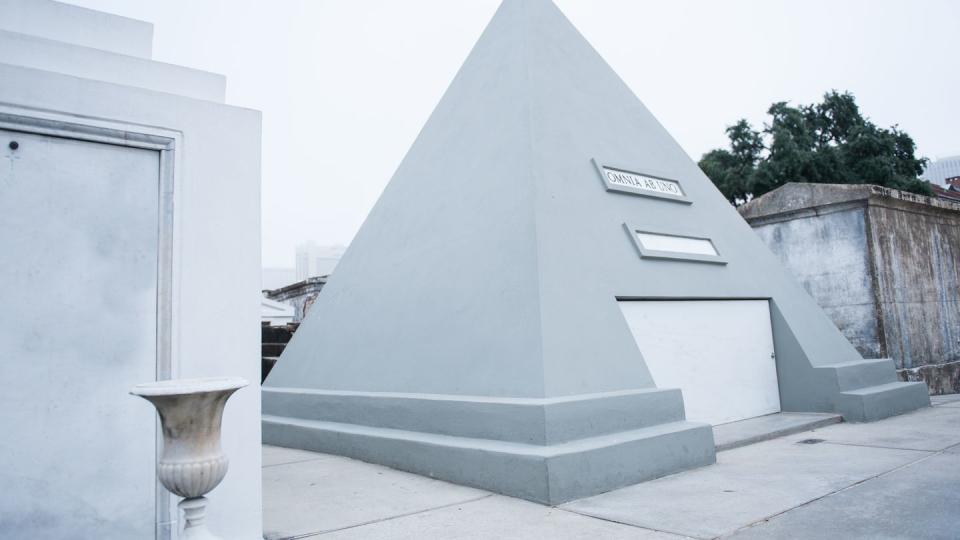 nicolas cage's tomb, reserved at st louis cemetery