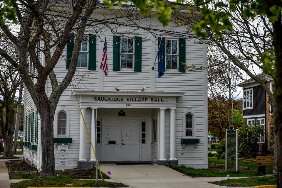 After the controversial departure of City Manager Ryan Heise, Saugatuck has narrowed down its search for a replacement to four candidates.