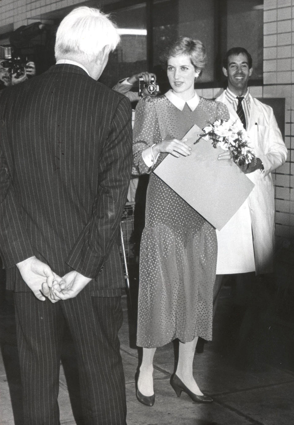 Princess Diana visiting St. Thomas' Hospital. Dr. James Colthurst (white coat) in Oct. 1986. (Mike Forster / Daily Mail via Shutterstock)