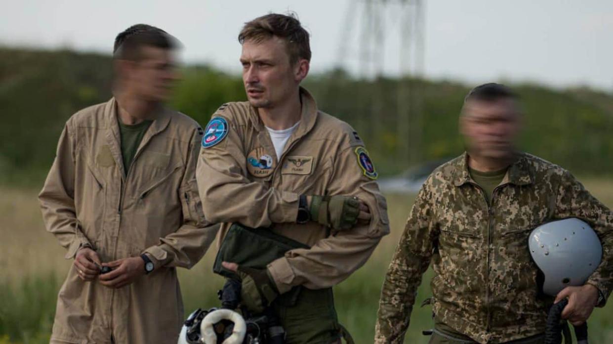 Denys Vasyliuk (centre). Photo: The 831st Tactical Aviation Brigade