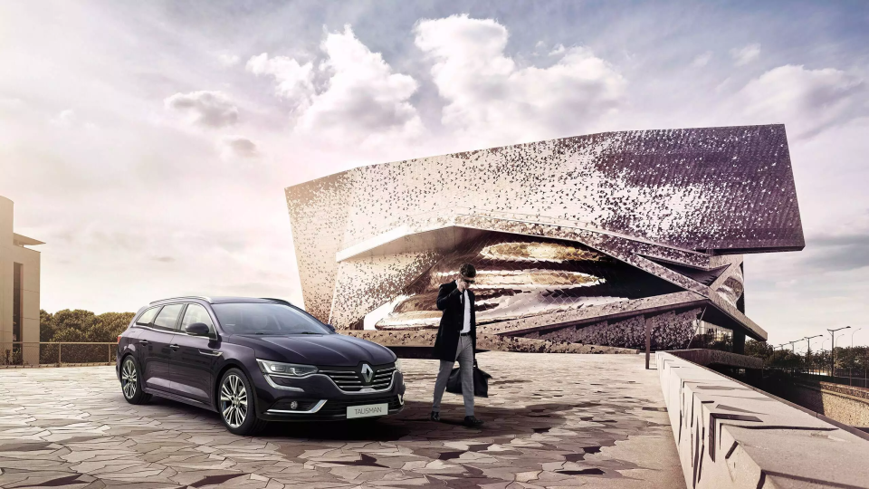 renault-talisman-estate1-ph1-exterior-lifestyle-001.jpg.ximg.largex2.png