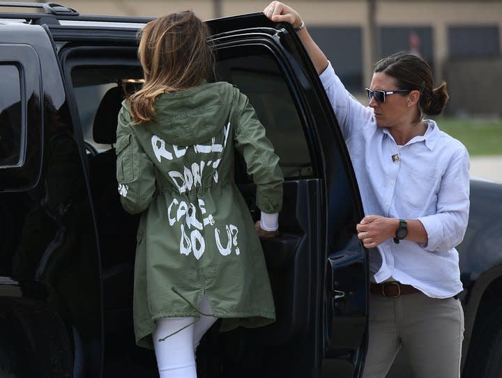 Melania Trump's startling message as she headed to an immigrant center for children separated from their parents. (Photo: Mandel Ngan/Getty Images)