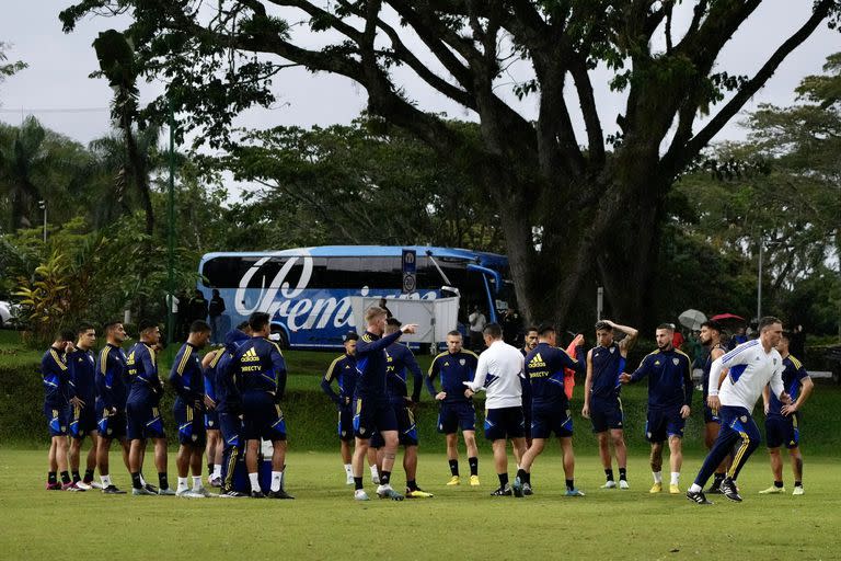 El plantel de Boca, bajo las órdenes de Jorge Almirón y en la previa a un partido clave ante Colo Colo, por la Copa Libertadores