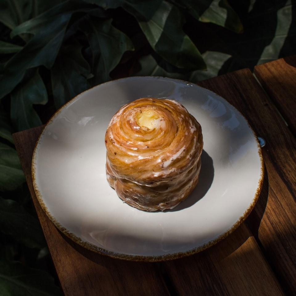 pan con azúcar, cruffin combinación de cuernito con muffin