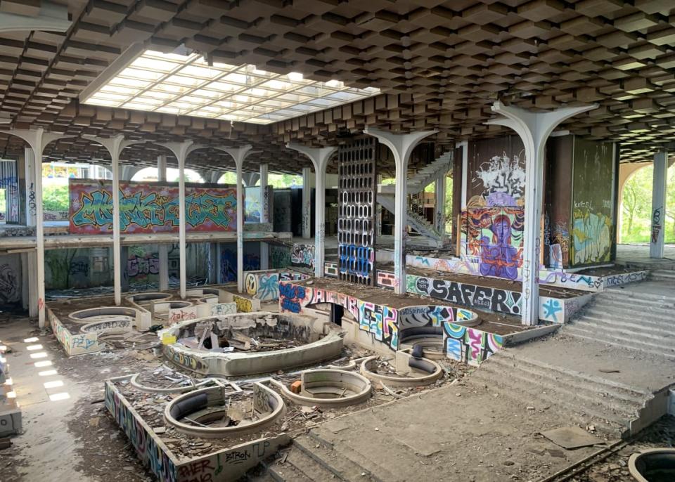 <div class="inline-image__caption"><p>Lobby of the abandoned Haludovo Palace Hotel.</p></div> <div class="inline-image__credit">Lucie Grace</div>