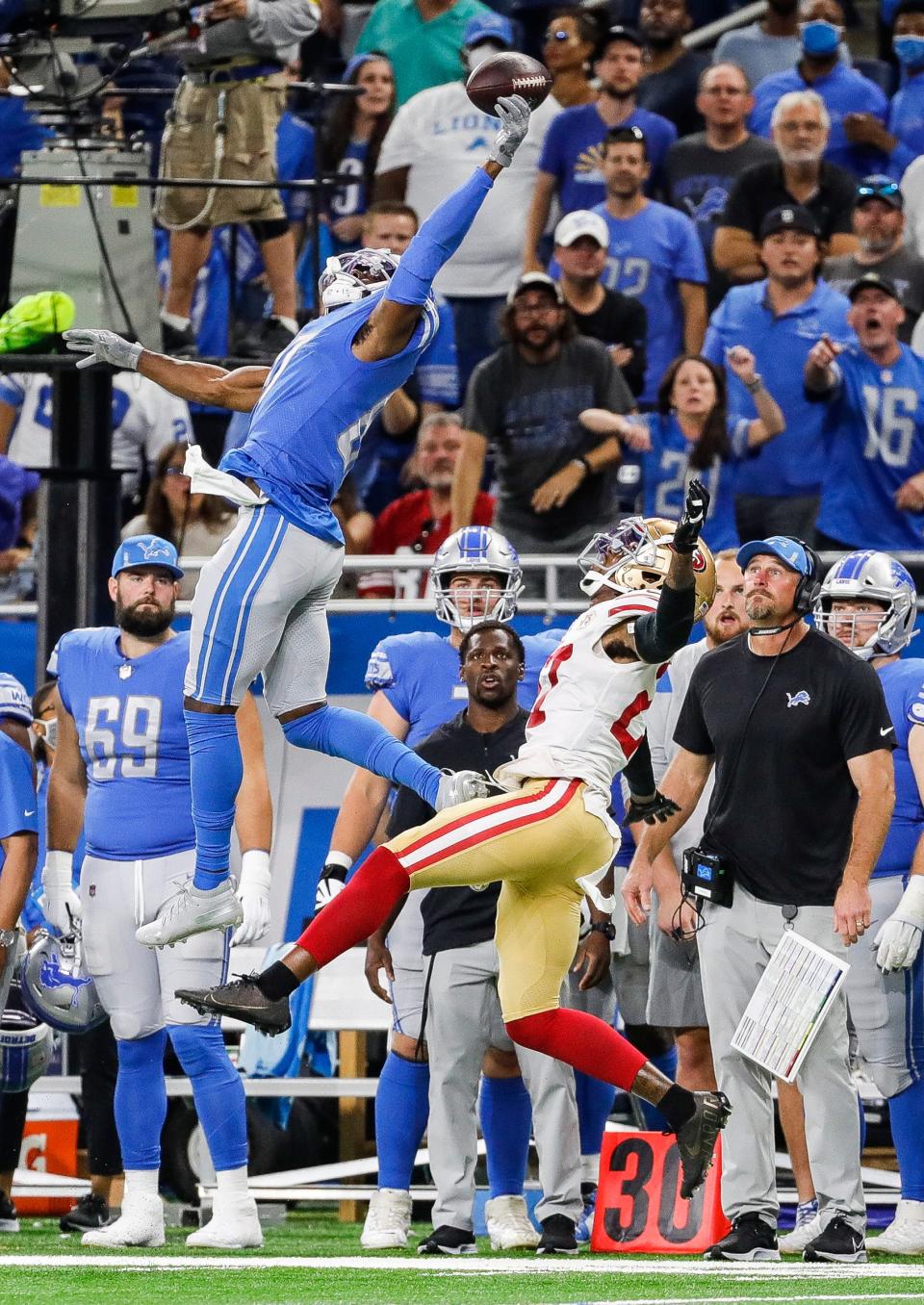 Detroit Lions wide receiver Quintez Cephus (87) tries to grab the pass from quarterback Jared Goff (16) against San Francisco 49ers during the second half at Ford Field in Detroit on Sunday, Sept. 12, 2021.