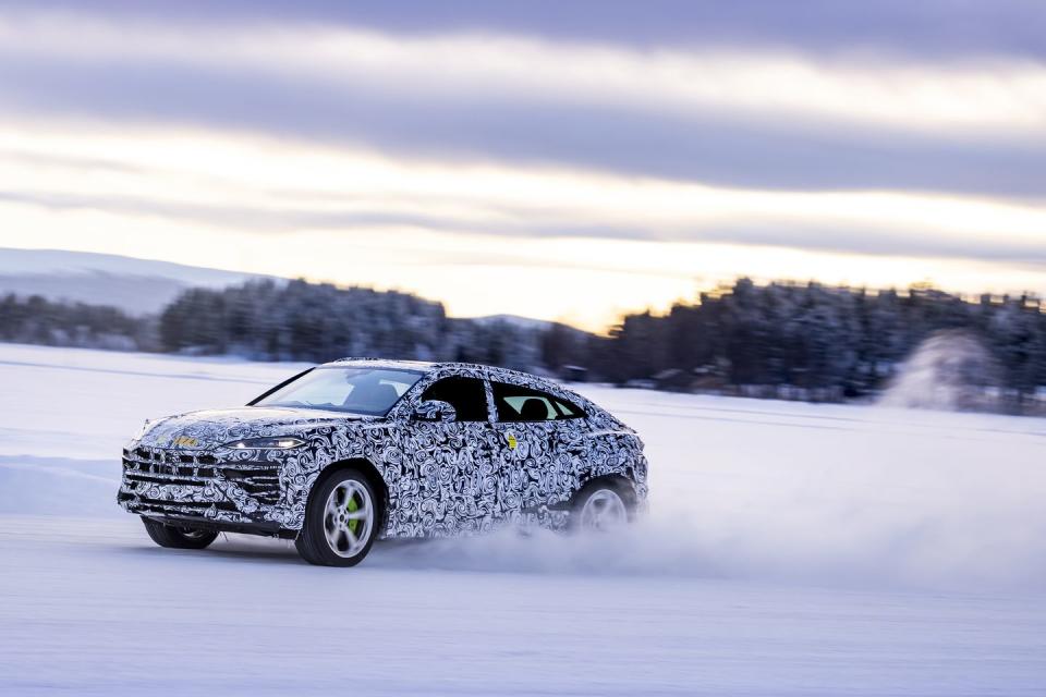 2025 lamborghini urus plug in hybrid