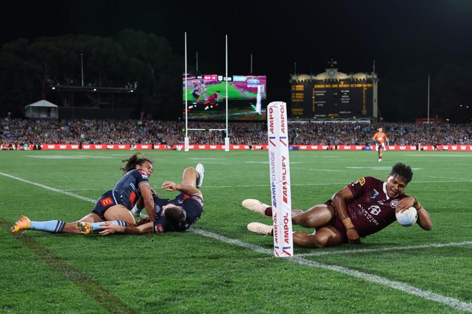 Selwyn Cobbo scores his second try of the night.