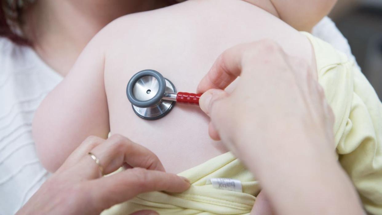 <div>A paediatrician examines a one-year-old girl with a stethoscope as part of a paediatric vaccination against meningococcus. Photo: Sebastian Kahnert/dpa-Zentralbild/ZB (Photo by Sebastian Kahnert/picture alliance via Getty Images)</div>