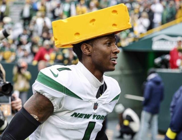 Will Aaron Rodgers be lured to Jets by burning cheesehead hat? Sauce  Gardner hopes so