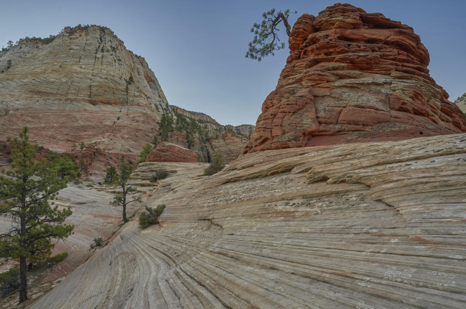 Beautiful sunrise in the breathtakingly beautiful scenery of Zion National Park in southern Utah.