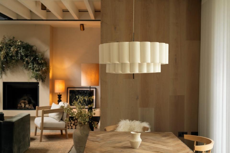 Varied lighting can add warmth and ambience to a room (light&lamps)