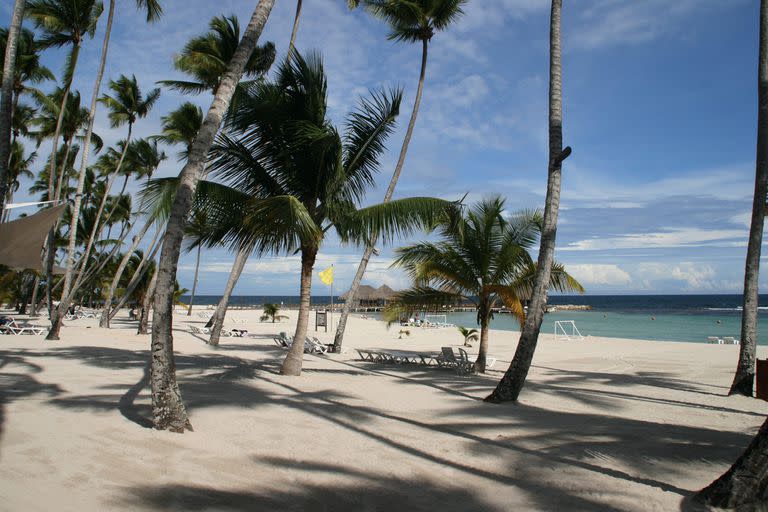 La localidad tiene tres playas principales: dos para el turismo y una para expertos del surf