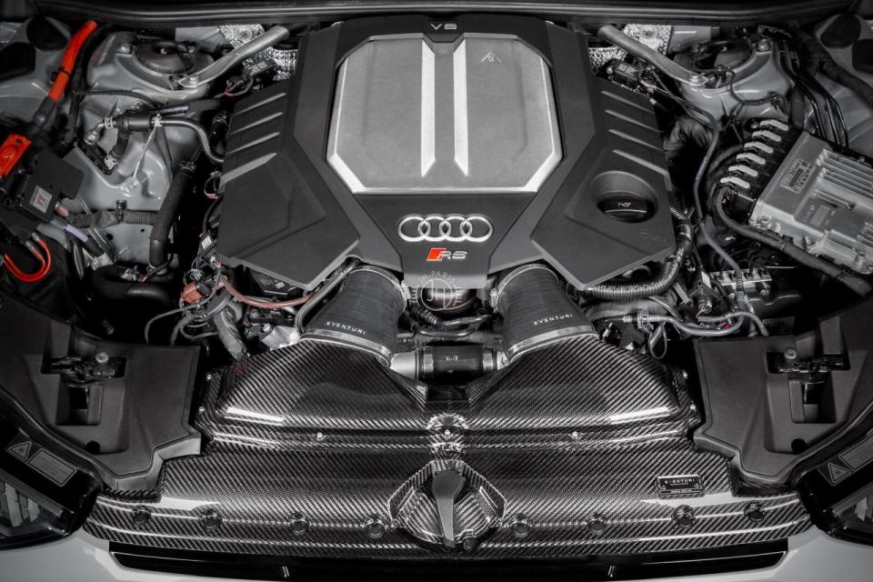 Audi RS6 Avant C8車型，所搭載的4.0T雙渦輪增壓引擎，原廠能夠輸出600hp/81.6kgm的超強動力，0～100km/h只需3.6秒的時間完成，領先舊款C7車型3.9秒的成績，不過本車再透過動力改裝，使最大馬力有的突破性成長。