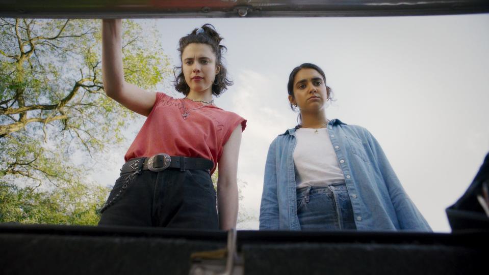 Margaret Qualley and Geraldine Viswanathan in 'Drive-Away Dolls'