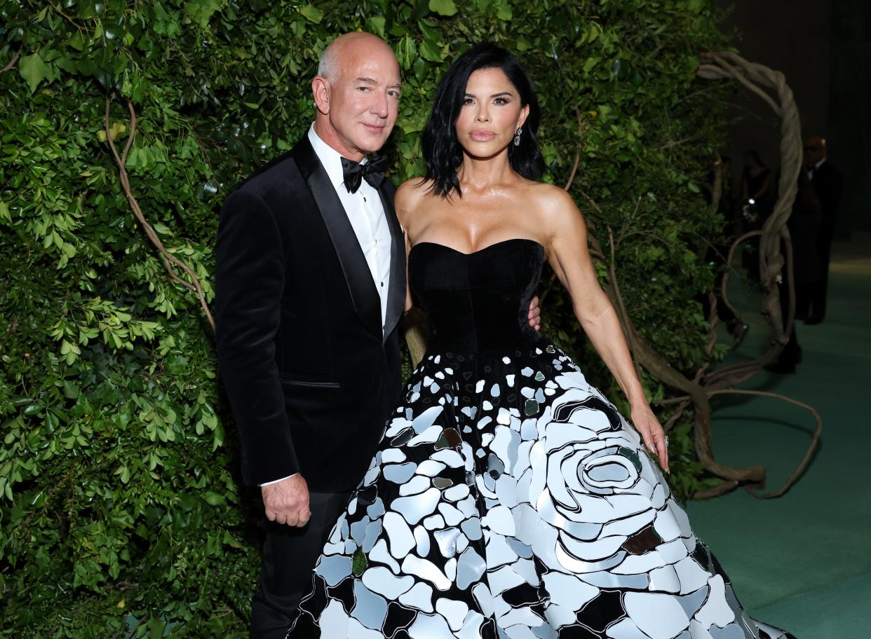 Jeff Bezos and Lauren Sanchez met gala