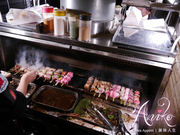 【台中美食】激旨燒鳥逢甲店。逢甲夜市排隊美食～包麻糬 橘子 蘋果的創意串燒！你絕對想像不到的新奇美味