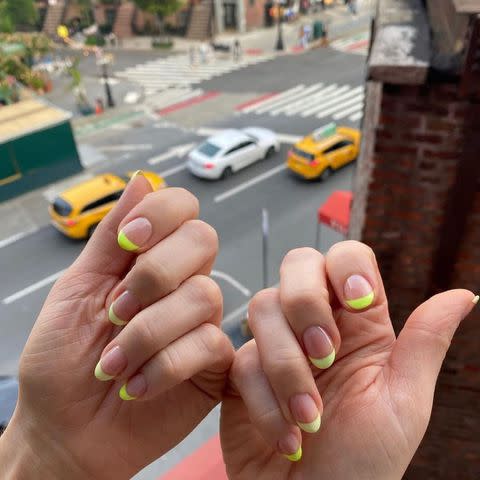 <p><a href="https://www.instagram.com/rachelsuenails/" data-component="link" data-source="inlineLink" data-type="externalLink" data-ordinal="1">rachelsuenails</a></p>