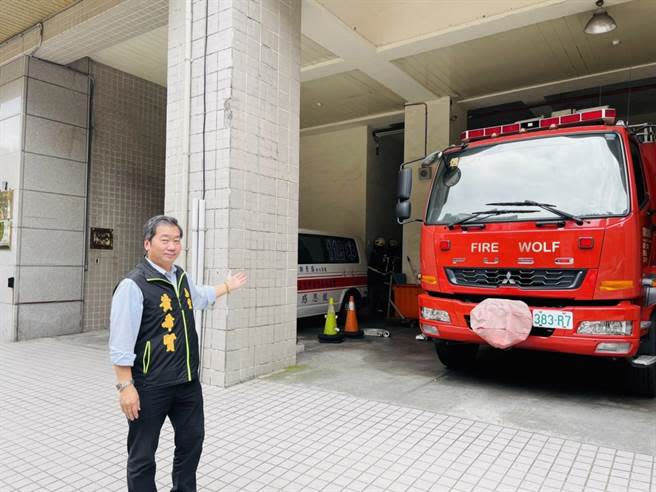 無黨籍基隆市長參選人黃希賢表示，基隆逾40年屋齡的老屋、集合式住宅過多，應全盤檢視建物的消防安全與救災設備。無黨籍（基隆市長參選人黃希賢提供／陳彩玲基隆傳真）