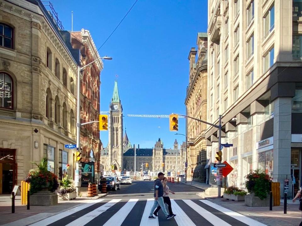 People cross Metcalfe Street at Sparks Street in downtown Ottawa on a sunny day in October 2021. (Christian Patry/CBC - image credit)