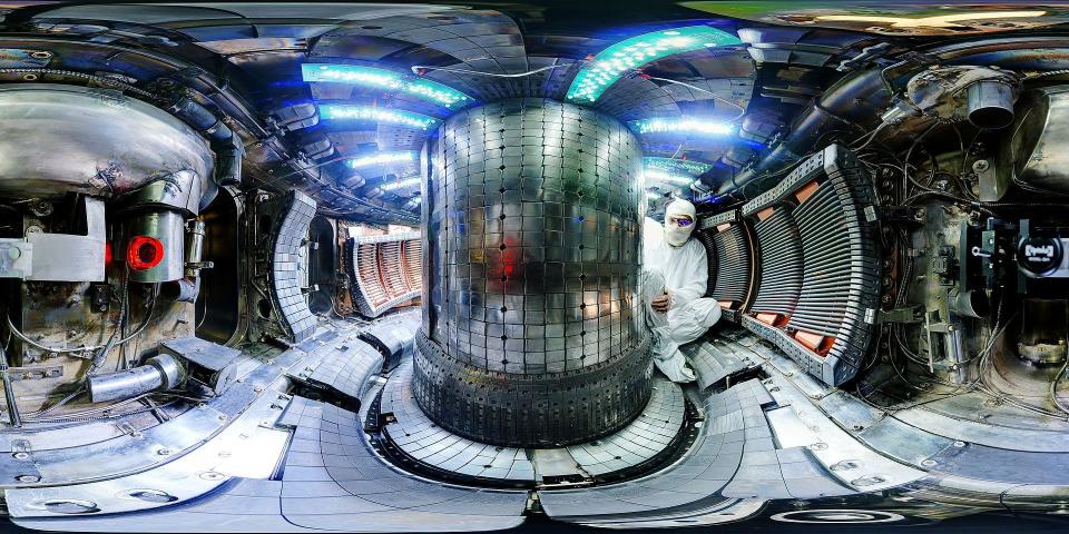 Reactor de fusión termonuclear por confinamiento magnético, de la clase Tokamak, en el MIT (Instituto Tecnológico de Massachusetts)