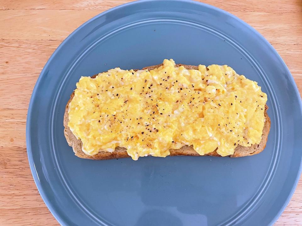 Martha Stewart's scrambled eggs hack