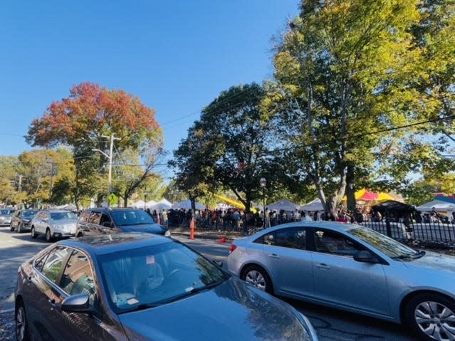 Photo of sitting traffic in Washington Square on an October Saturday at noon in salem