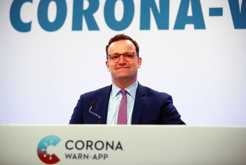 El ministro de Salud alemán Jens Spahn habla durante la presentación de la nueva aplicación que alerta sobre el riesgo de contagio por coronavirus, en Berlín, Alemania, el 16 de junio de 2020