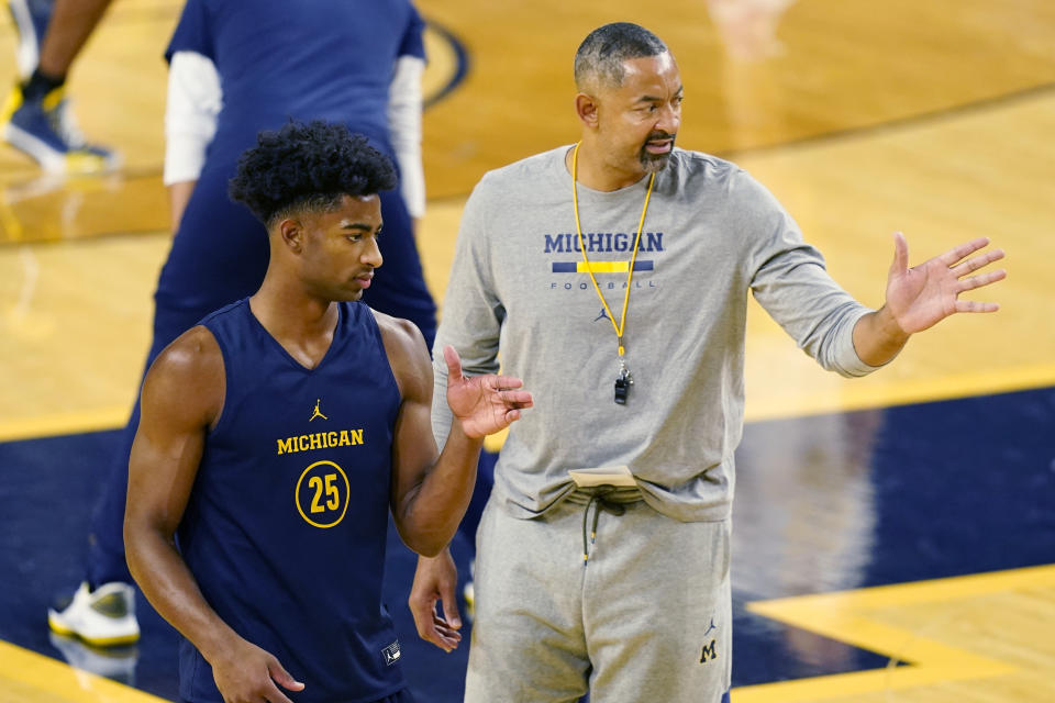 Michigan head basketball coach Juwan Howard directs guard Jace Howard (25) during a team practice, Friday, Oct. 14, 2022, in Ann Arbor, Mich. The 22nd-ranked team features three Howards this season. Juwan Howard is entering his fourth season as coach, and his first with two sons on the team. Highly touted freshman Jett Howard is expected to be in the starting lineup on the wing. Junior Jace Howard will have an opportunity to play a larger role this season after being a seldom-used reserve during his first two years.(AP Photo/Carlos Osorio)