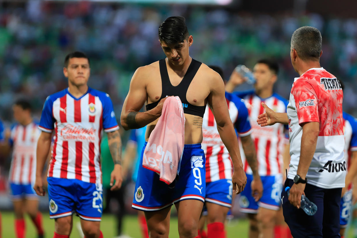 TORREON, MEXICO - JULY 21: Alan Pulido of Chivas lament during the 1st round match between Santos Laguna and Chivas as part of the Torneo Apertura 2019 Liga MX at Corona Stadium on July 21, 2019 in Torreon, Mexico. (Photo by Alfredo Lopez/Jam Media/Getty Images)