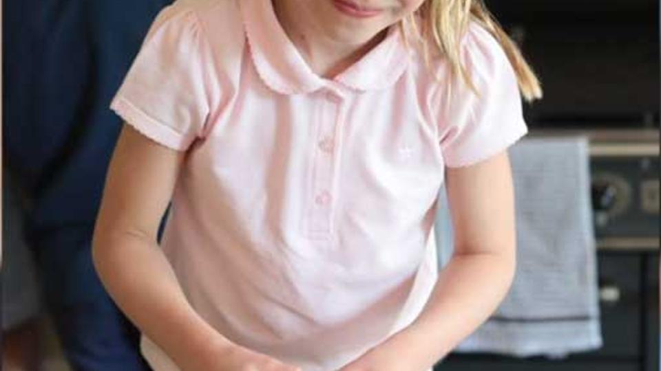 kate middleton daughter princess charlotte baking