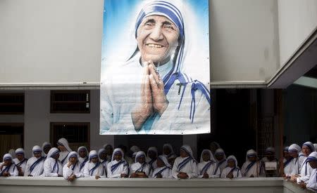 Catholic nuns from the order of the Missionaries of Charity gather under a picture of Mother Teresa during the tenth anniversary of her death in Kolkata, India, in this September 5, 2007 file photo. REUTERS/Jayanta Shaw/Files