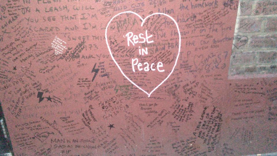 Parte del muro en Brixton con dedicatorias de los fans tras la muerte de David Bowie. Laura Hidalgo, Author provided