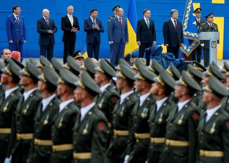 Ukrainian President Petro Poroshenko (3rd R Top) and Polish President Andrzej Duda (4th R Top) and other Ukrainian top officials attend Ukraine's Independence Day military parade in central Kiev, Ukraine August 24, 2016. REUTERS/Gleb Garanich