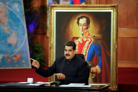 Venezuela's President Nicolas Maduro talks to the media during a news conference at Miraflores Palace in Caracas, Venezuela October 17, 2017. REUTERS/Carlos Garcia Rawlins