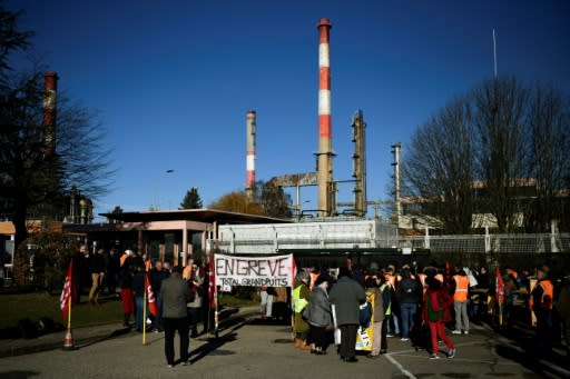 French unions have called for blockades of refineries and fuel depots starting Tuesday, when talks resume on the government's pension overhaul