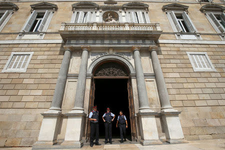 Catalan regional police officers, Mossos d'Esquadra, guard the main door of the regional government headquarters, the Palau de la Generalitat, at Sant Jaume Square in central Barcelona, Spain, July 26, 2017. REUTERS/Albert Gea