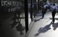 People walk past the Australian Securities Exchange (ASX) building in central Sydney November 13, 2008. REUTERS/Daniel Munoz