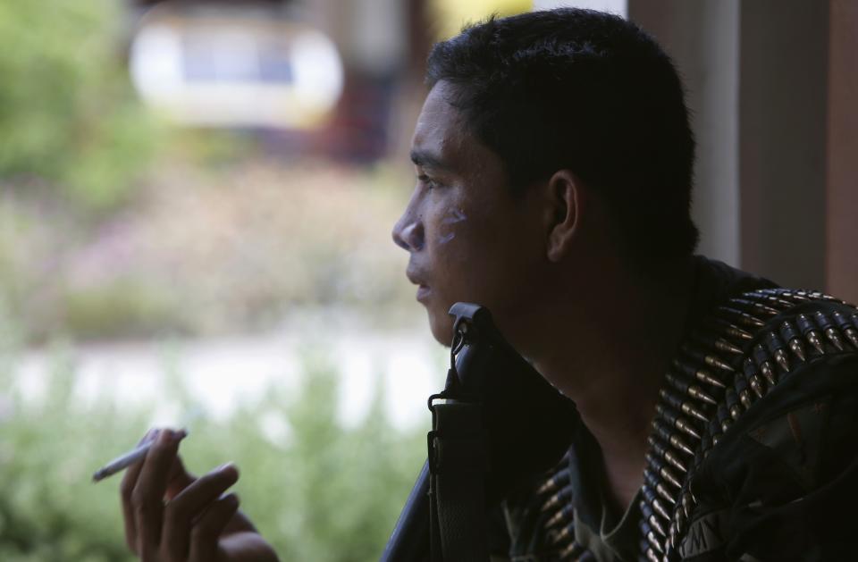 A government soldier smokes a cigarette during a lull in fighting with the Muslim rebels of Moro National Liberation Front (MNLF) in Zamboanga city