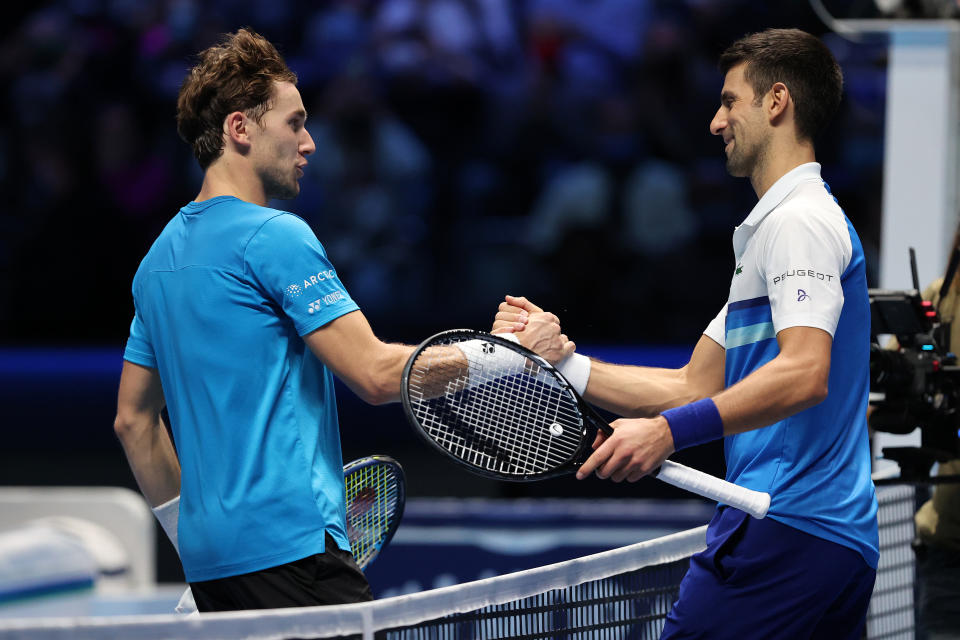 Novak Djokovic(圖右)首戰分組預賽出戰第8種子Casper Ruud。 (Photo by Clive Brunskill/Getty Images)