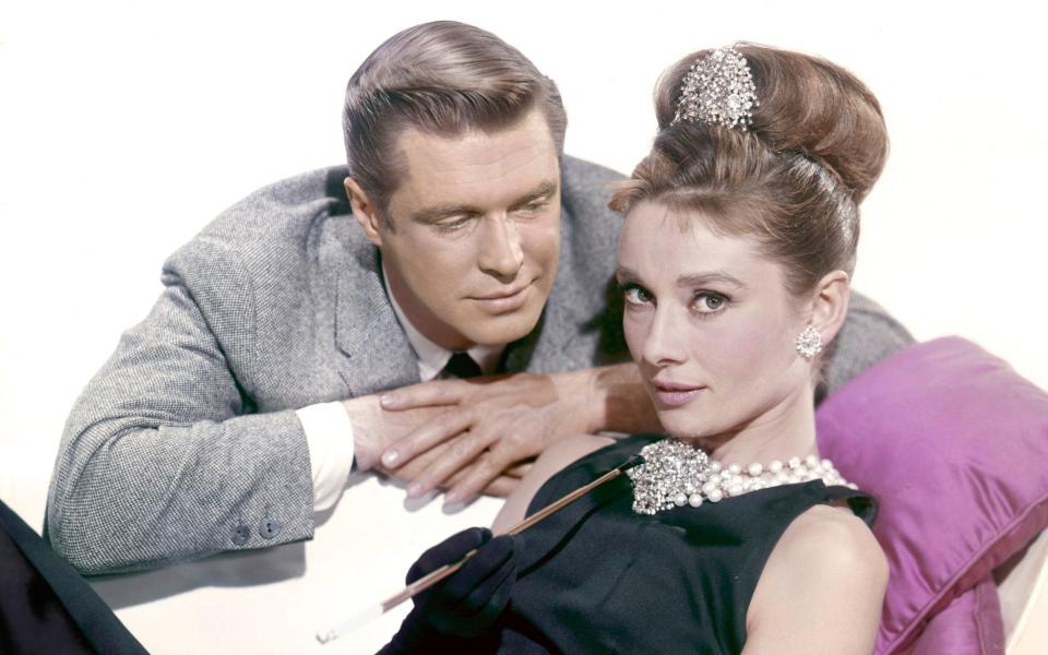 George Peppard and Audrey Hepburn on the set of Breakfast at Tiffany's (1961) - Corbis Historical